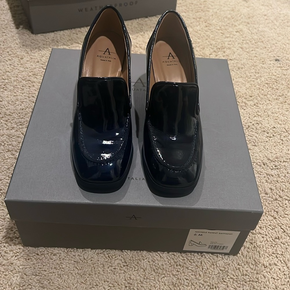 Sz 6 Aquatalia Michele Navy patent loafer. Beautiful!